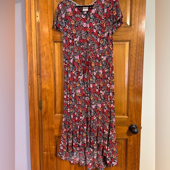 💖 NEW LOWER PRICE 💖~ 
Navy Floral Dress - Picture 1 of 5